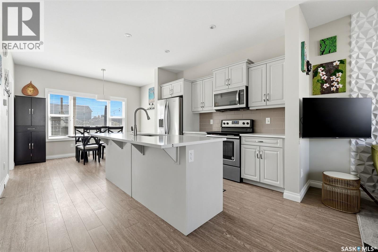 3409 Green Jade Lane, Regina, SK - Indoor Photo Showing Kitchen With Stainless Steel Kitchen With Upgraded Kitchen