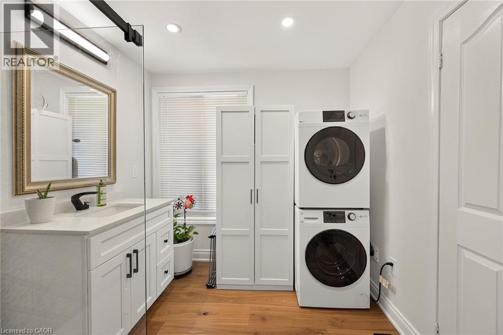 58 Unity Side Road, Caledonia, ON - Indoor Photo Showing Laundry Room