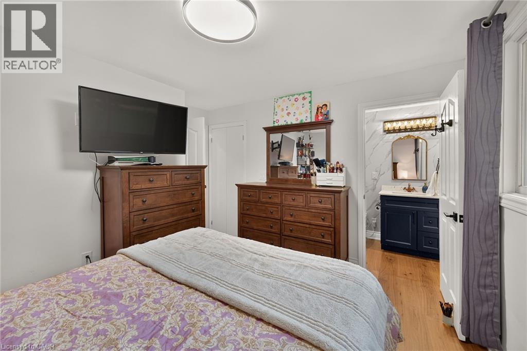 58 Unity Side Road, Caledonia, ON - Indoor Photo Showing Bedroom