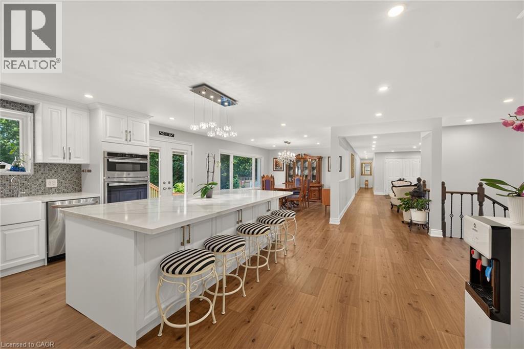 58 Unity Side Road, Caledonia, ON - Indoor Photo Showing Kitchen With Upgraded Kitchen