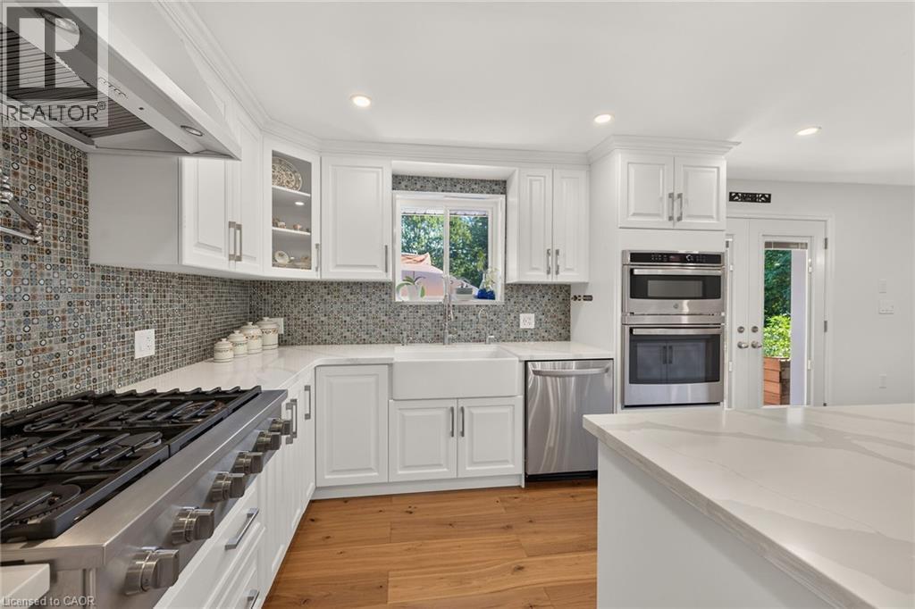 58 Unity Side Road, Caledonia, ON - Indoor Photo Showing Kitchen With Upgraded Kitchen