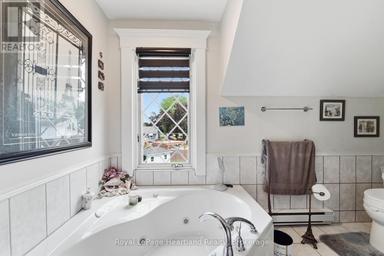 187 Cameron Street, Goderich (Goderich (Town)), ON - Indoor Photo Showing Bathroom