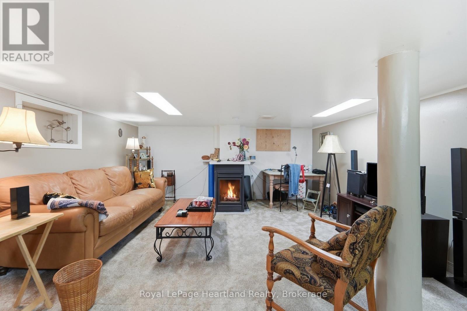 187 Cameron Street, Goderich (Goderich (Town)), ON - Indoor Photo Showing Living Room With Fireplace