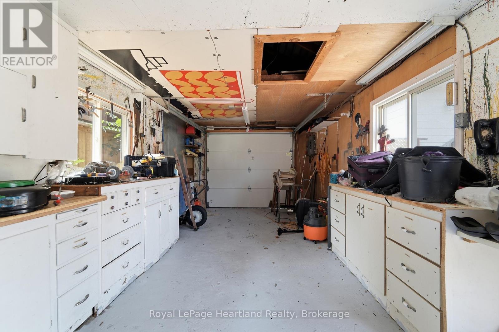 187 Cameron Street, Goderich (Goderich (Town)), ON - Indoor Photo Showing Garage