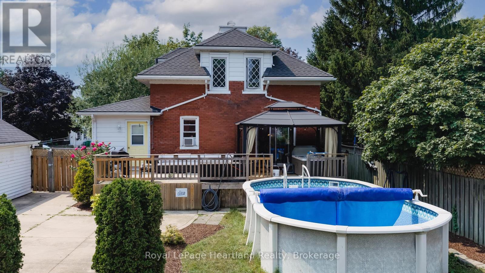 187 Cameron Street, Goderich (Goderich (Town)), ON - Outdoor With Above Ground Pool
