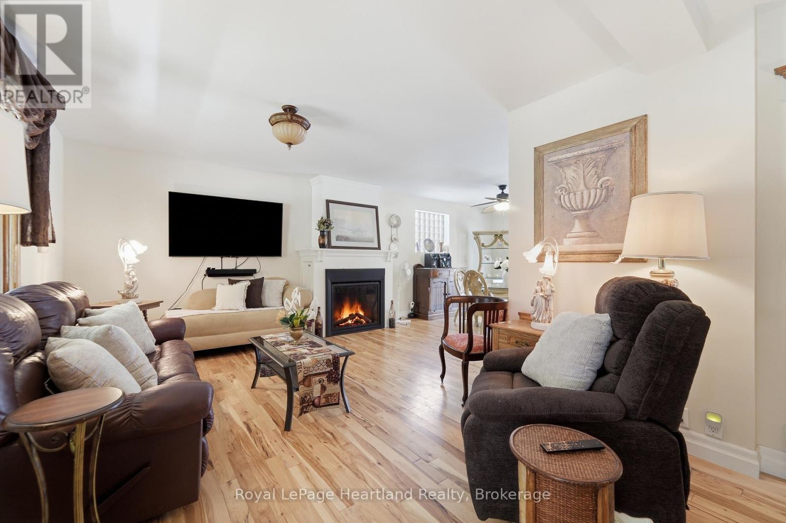 187 Cameron Street, Goderich (Goderich (Town)), ON - Indoor Photo Showing Living Room With Fireplace