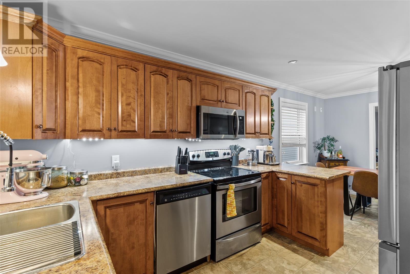 20 Gil Eannes Drive, St. John'S, NL - Indoor Photo Showing Kitchen