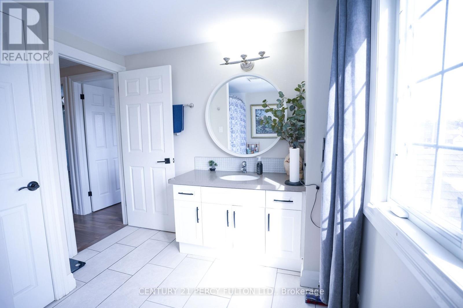 3 piece bathroom Upper Level - 333 Rosette Drive, Waterloo, ON - Indoor Photo Showing Bathroom