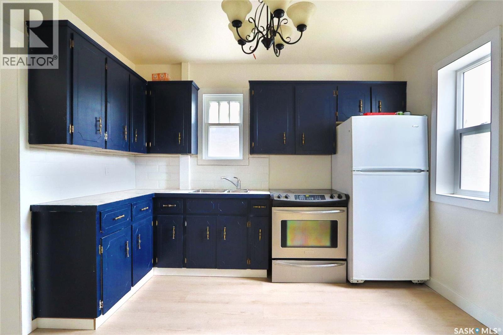 A&B 1750 Wallace Street, Regina, SK - Indoor Photo Showing Kitchen