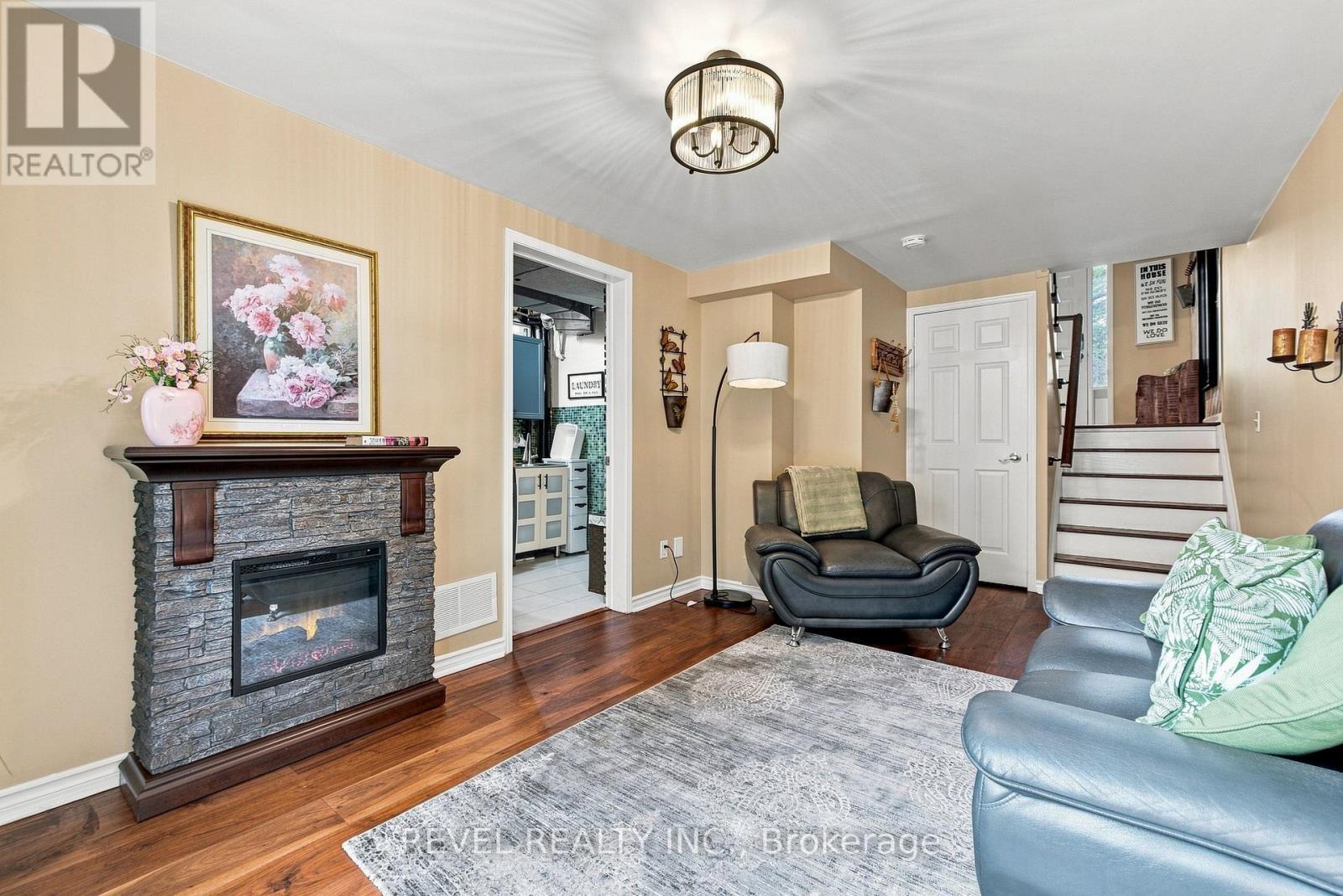 89 - 2 Sir Lou Drive, Brampton, ON - Indoor Photo Showing Living Room With Fireplace
