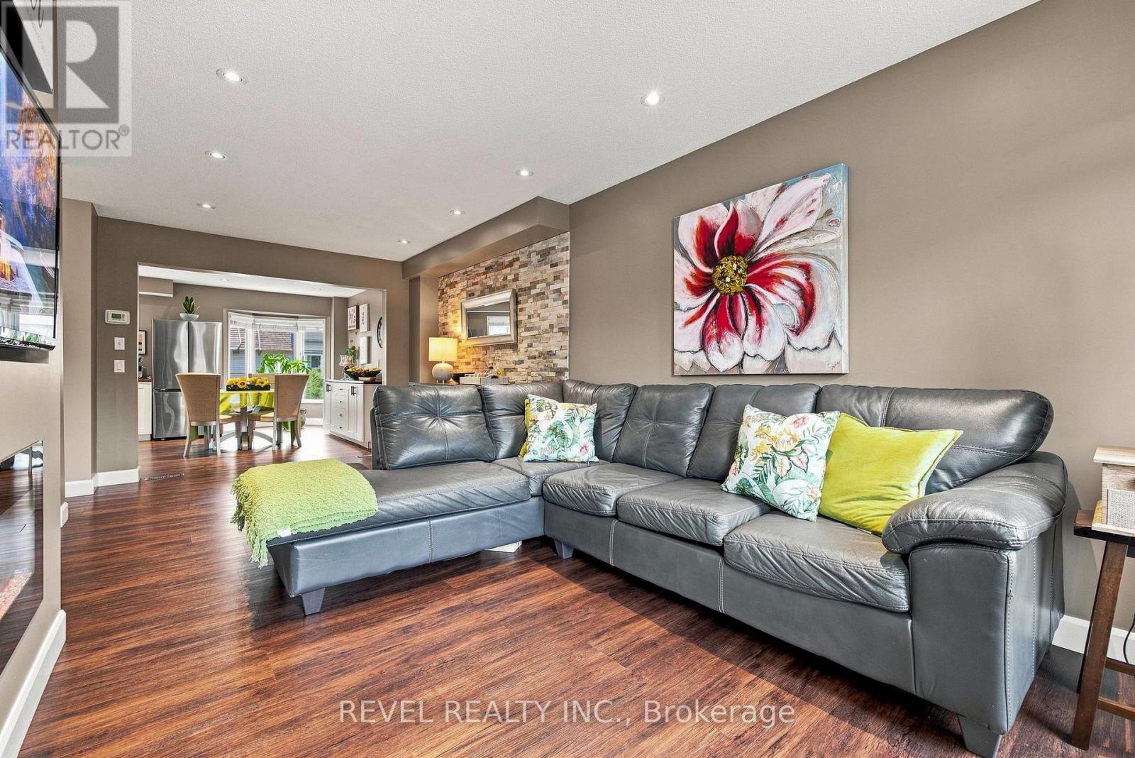89 - 2 Sir Lou Drive, Brampton, ON - Indoor Photo Showing Living Room