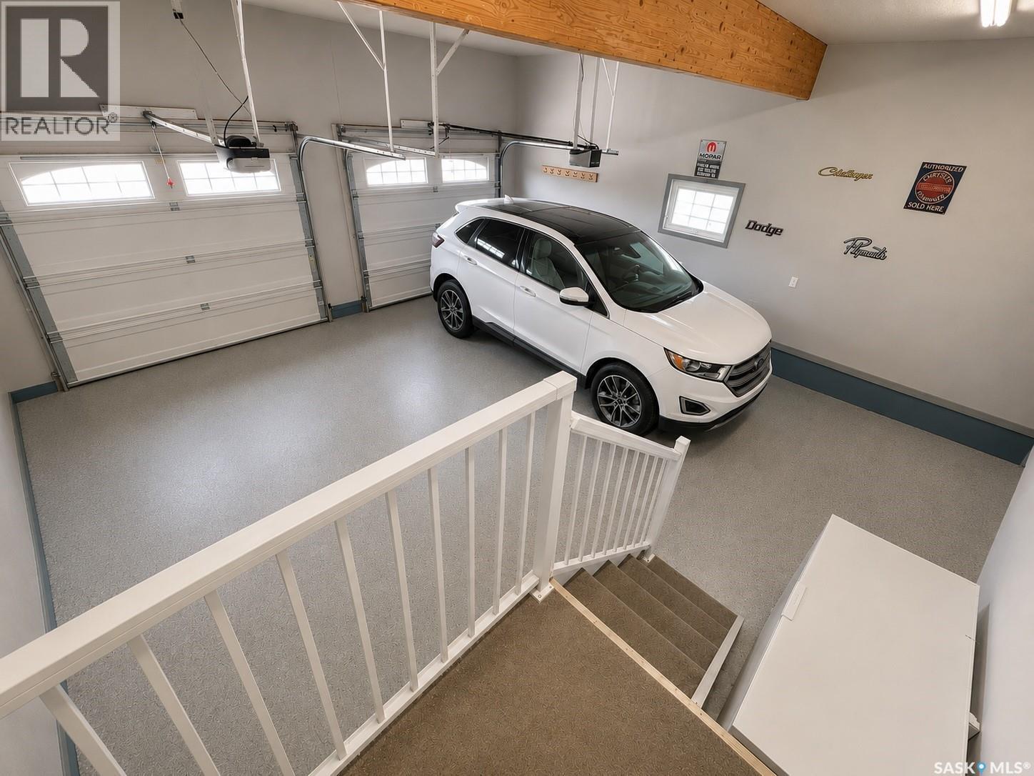 Mcdonald Acreage, Weyburn Rm No. 67, SK - Indoor Photo Showing Garage
