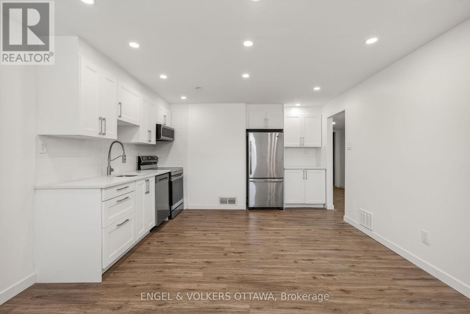 2265 Samuel Drive, Ottawa, ON - Indoor Photo Showing Kitchen With Stainless Steel Kitchen