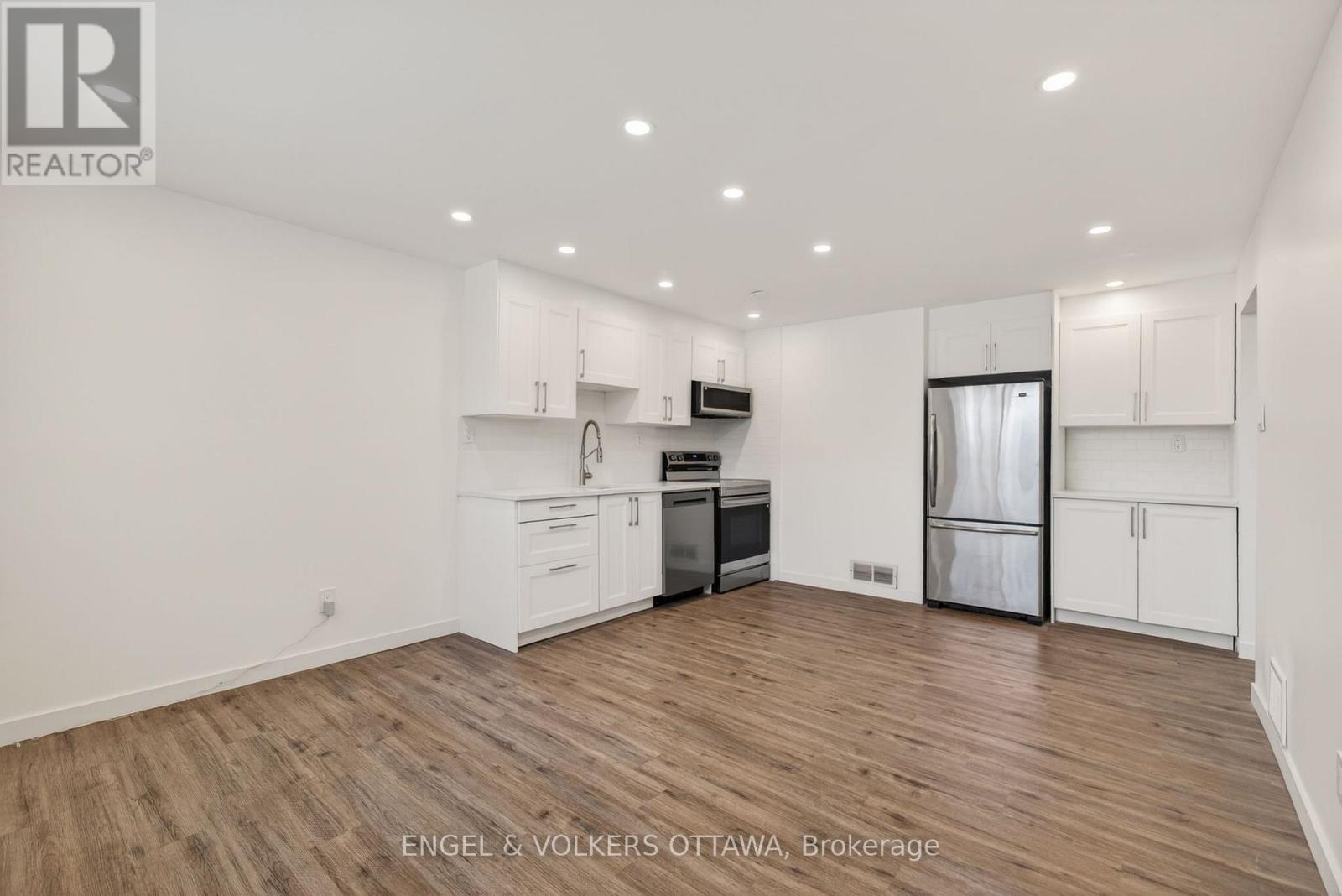 2265 Samuel Drive, Ottawa, ON - Indoor Photo Showing Kitchen With Stainless Steel Kitchen