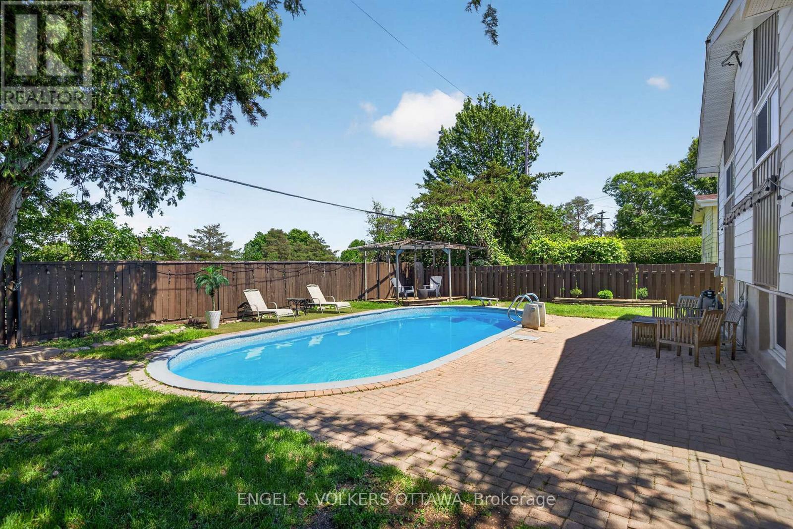 2265 Samuel Drive, Ottawa, ON - Outdoor With In Ground Pool With Backyard