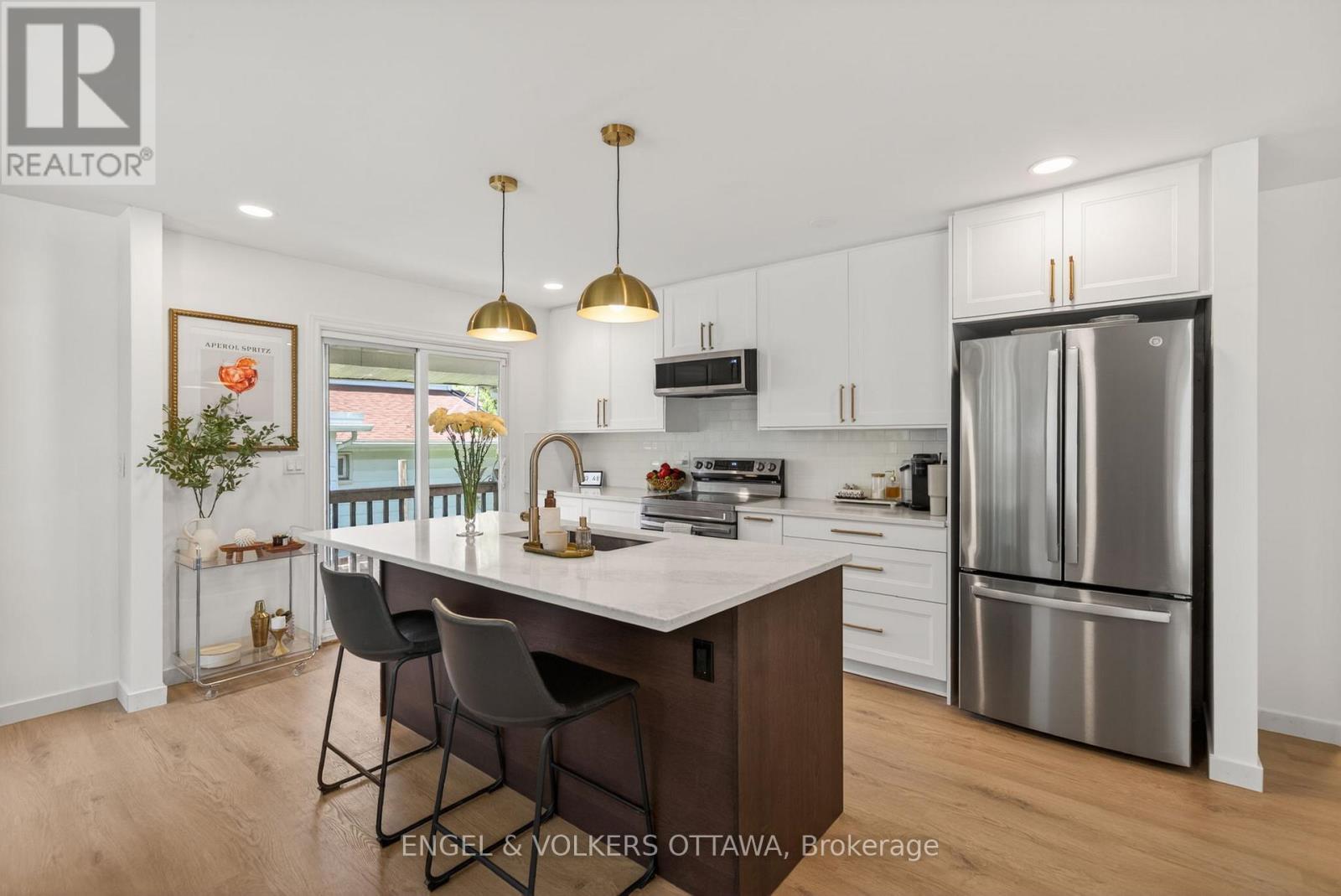 2265 Samuel Drive, Ottawa, ON - Indoor Photo Showing Kitchen With Stainless Steel Kitchen With Upgraded Kitchen
