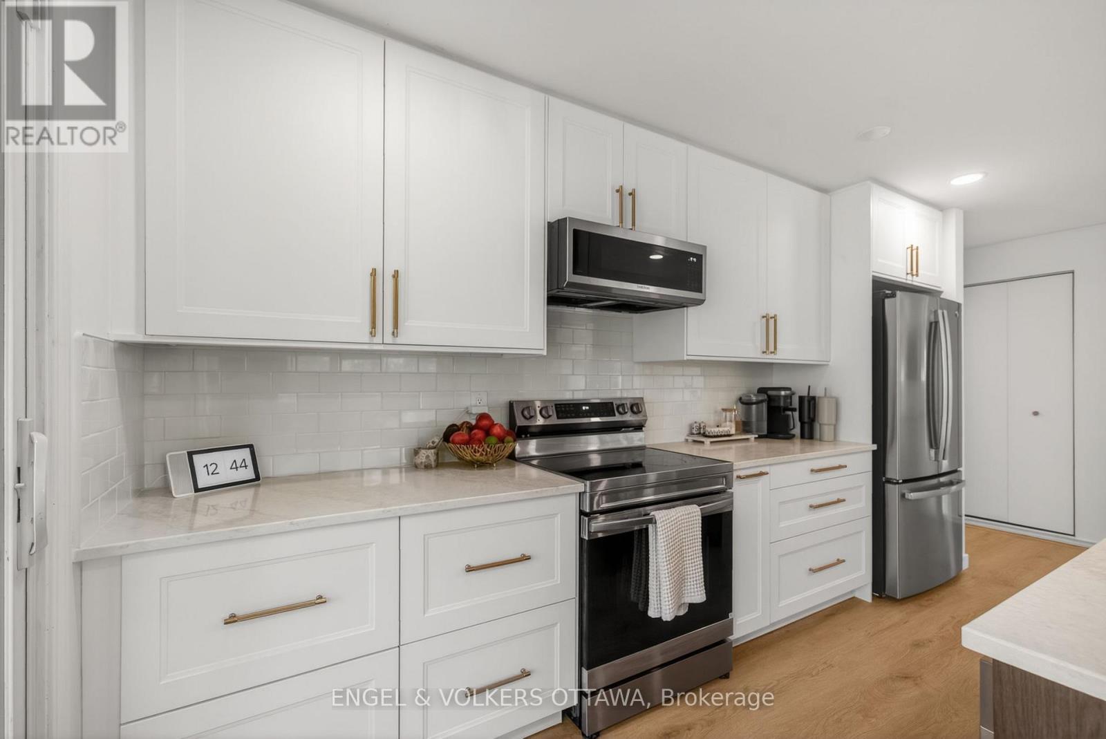 2265 Samuel Drive, Ottawa, ON - Indoor Photo Showing Kitchen With Stainless Steel Kitchen