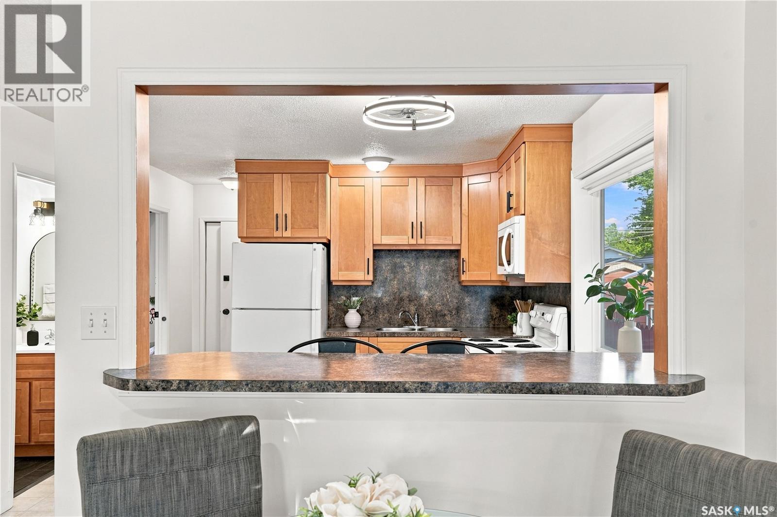 1605 Central Avenue, Saskatoon, SK - Indoor Photo Showing Kitchen