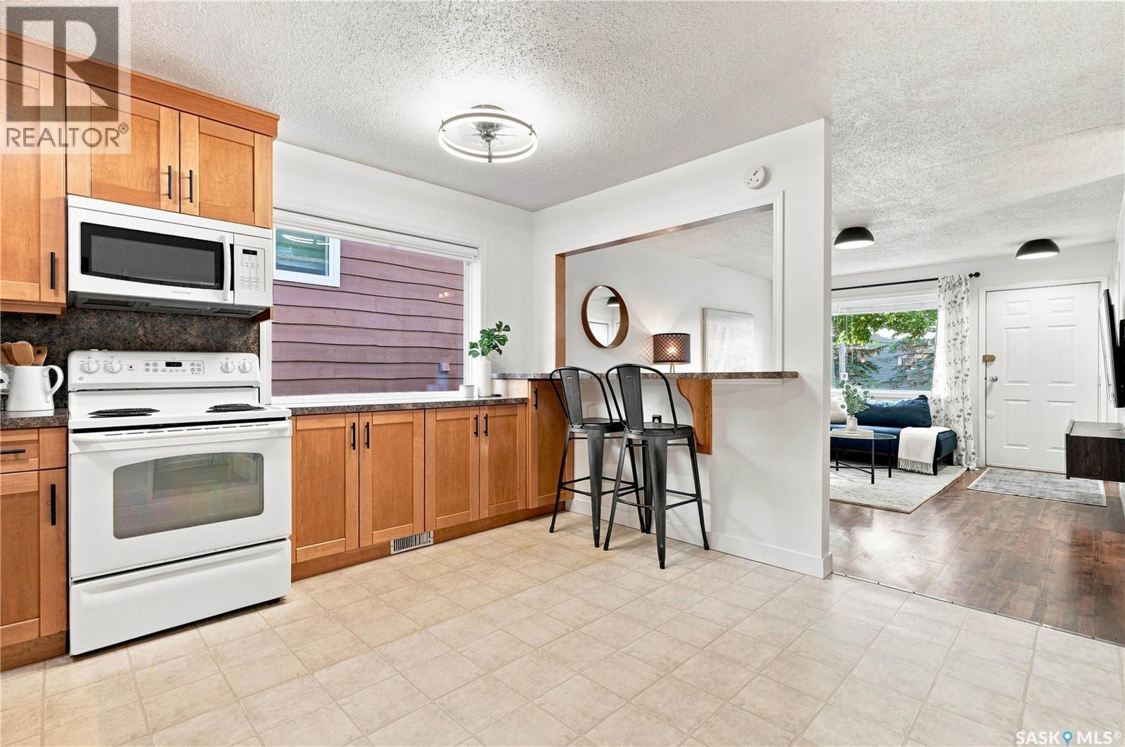 1605 Central Avenue, Saskatoon, SK - Indoor Photo Showing Kitchen