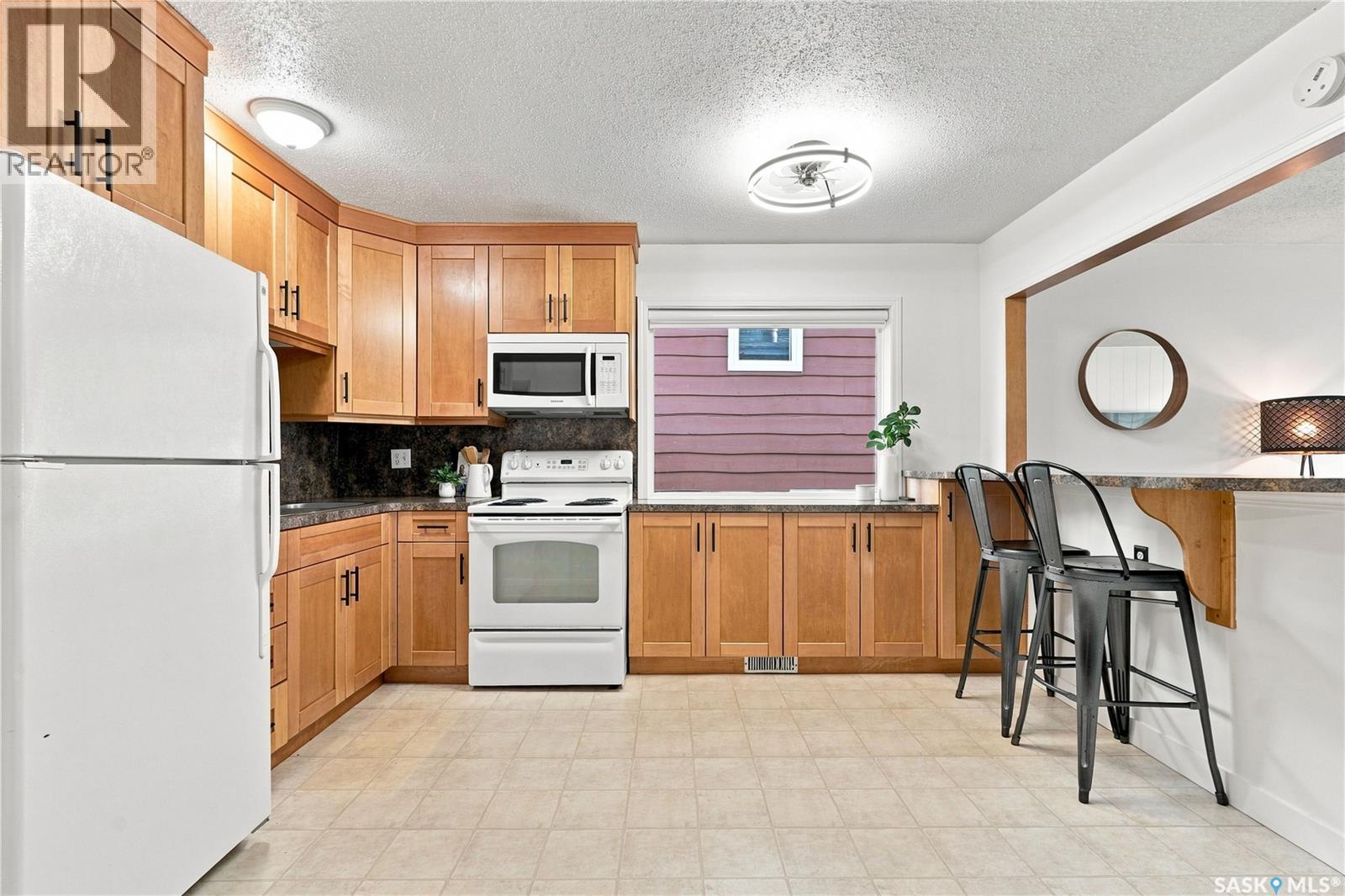 1605 Central Avenue, Saskatoon, SK - Indoor Photo Showing Kitchen