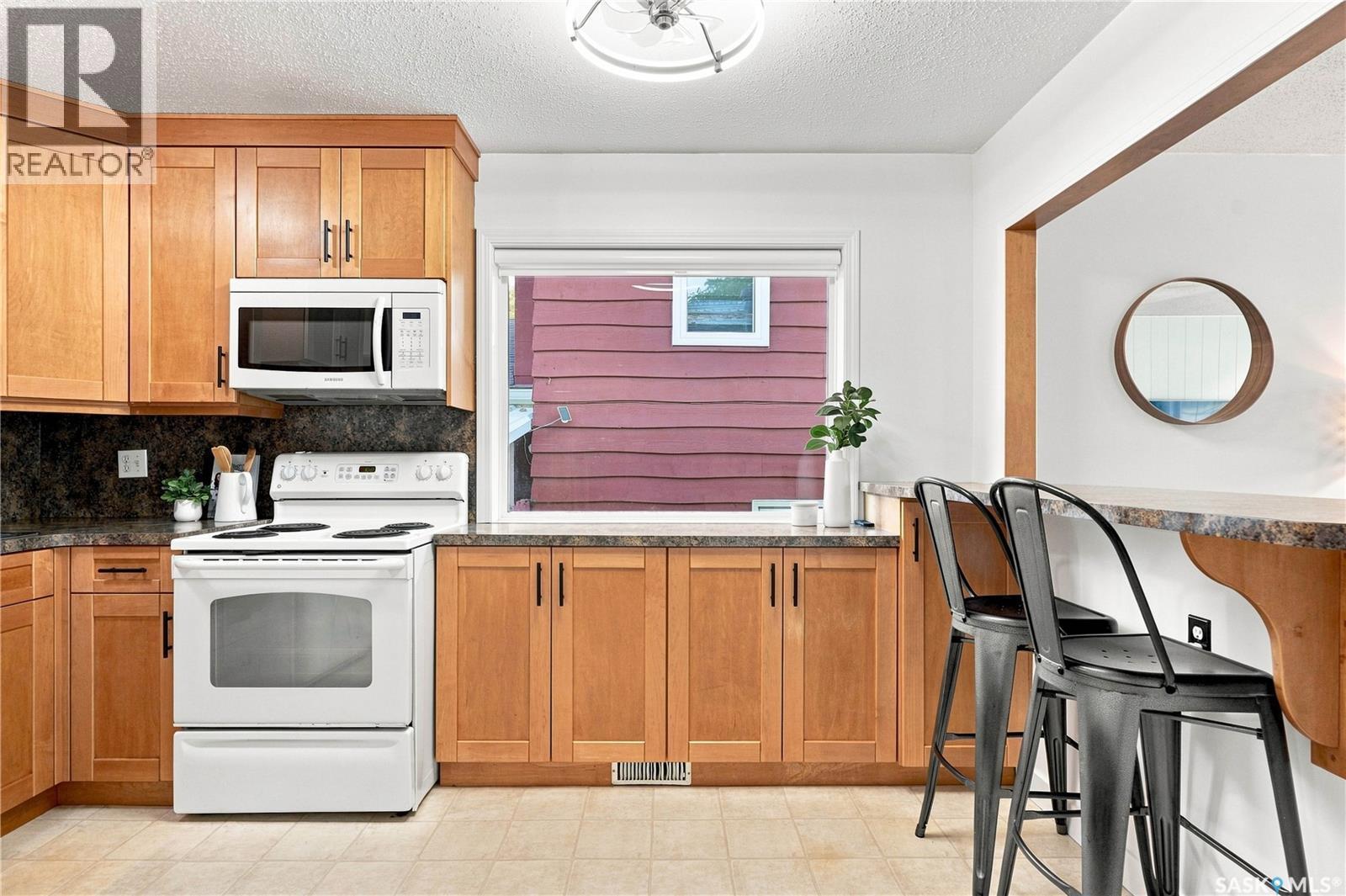 1605 Central Avenue, Saskatoon, SK - Indoor Photo Showing Kitchen