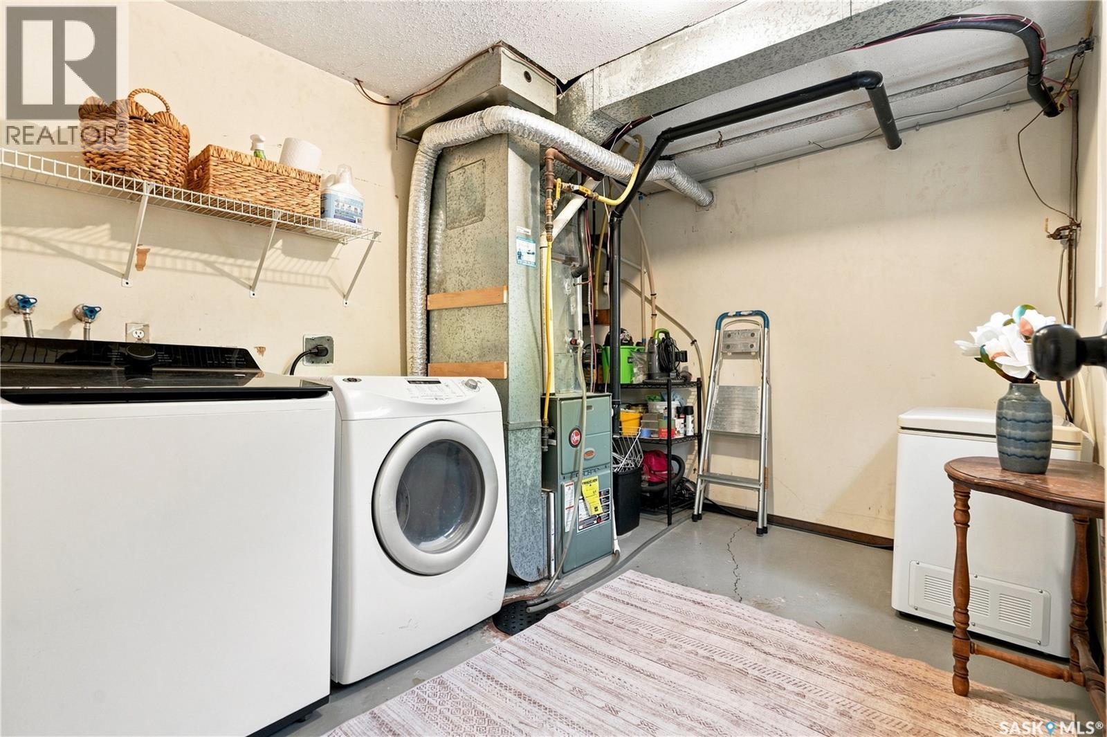 1605 Central Avenue, Saskatoon, SK - Indoor Photo Showing Laundry Room