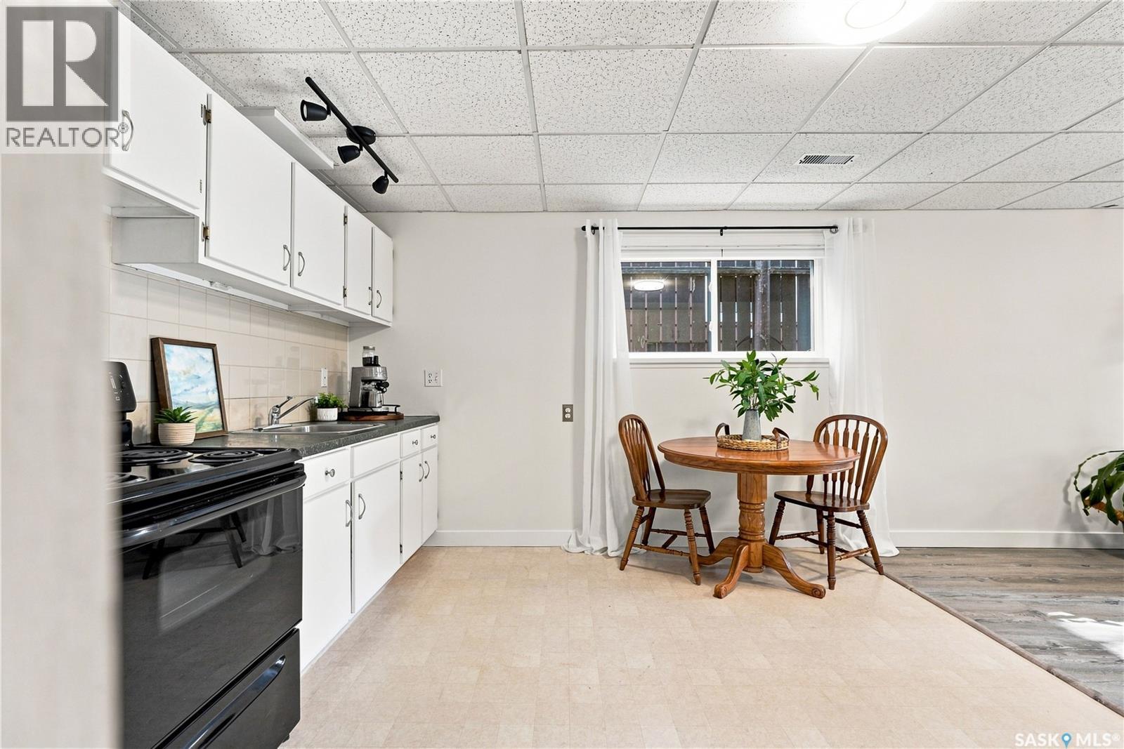 1605 Central Avenue, Saskatoon, SK - Indoor