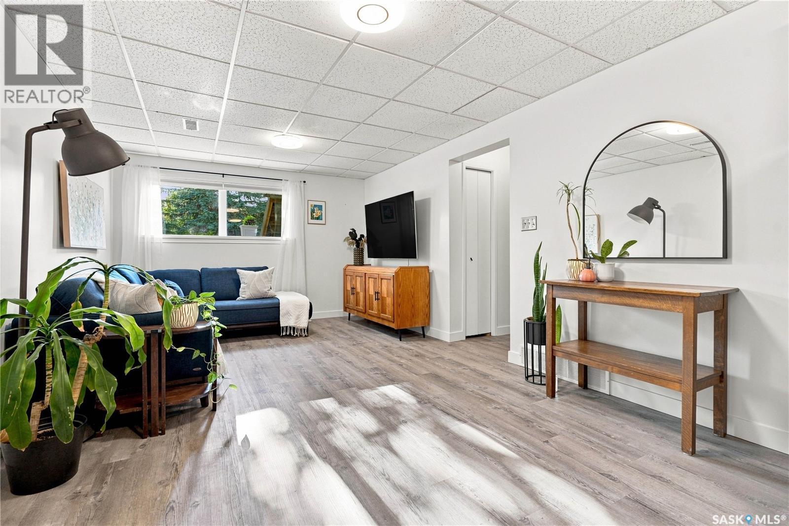 1605 Central Avenue, Saskatoon, SK - Indoor