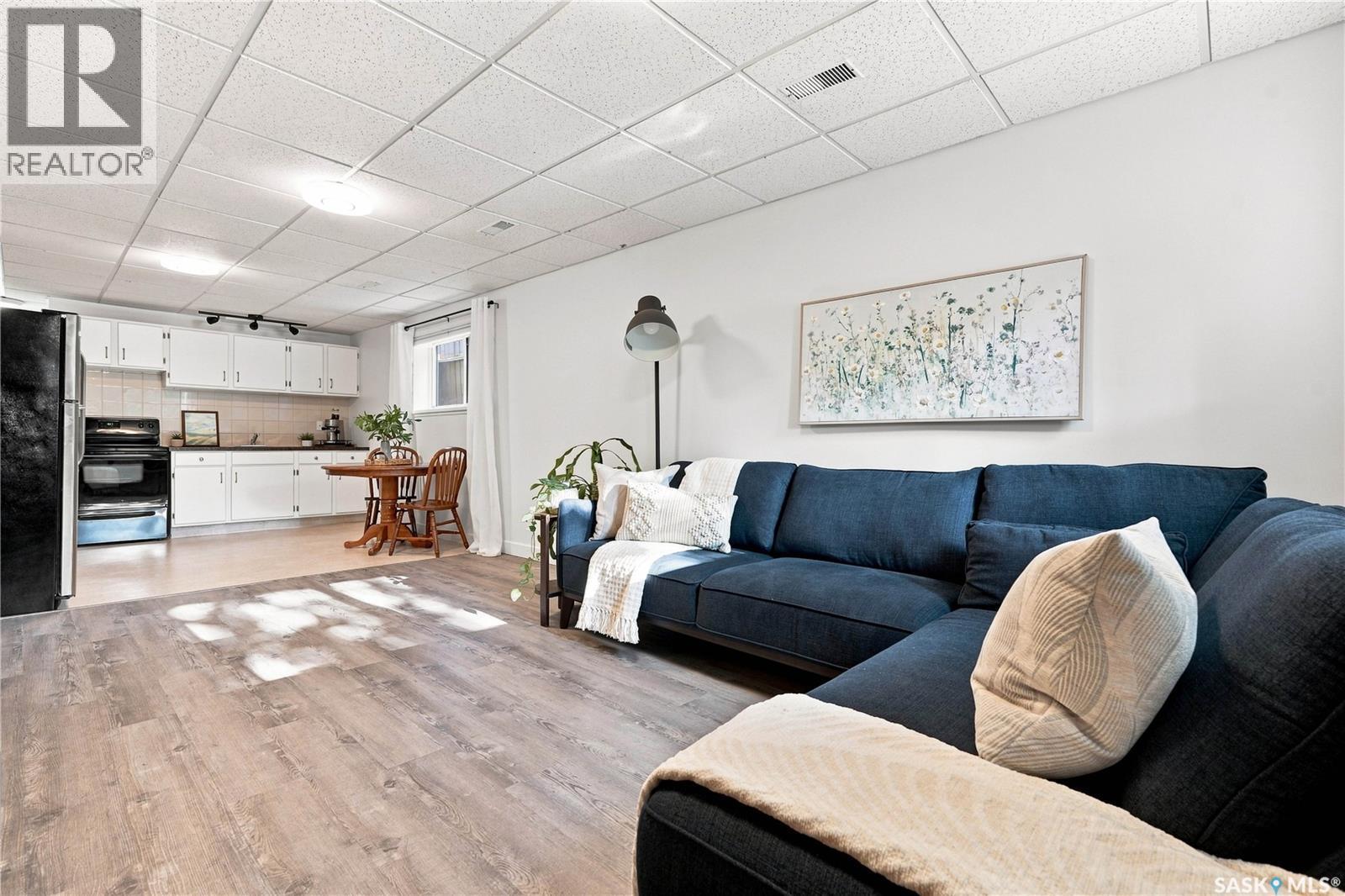1605 Central Avenue, Saskatoon, SK - Indoor Photo Showing Living Room