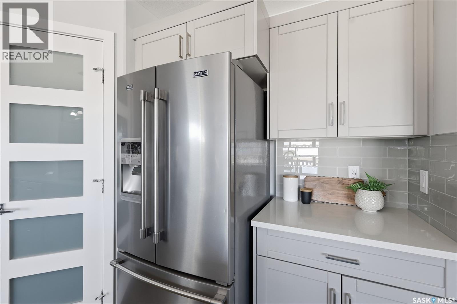 812 1St Avenue N, Warman, SK - Indoor Photo Showing Kitchen