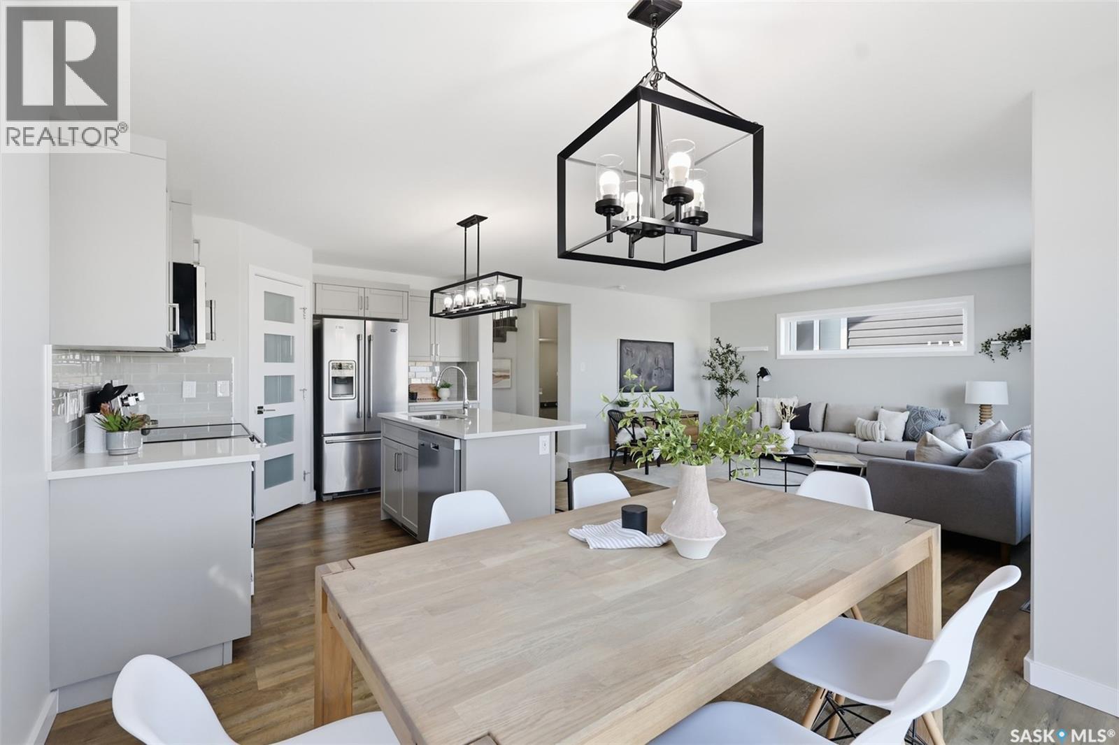 812 1St Avenue N, Warman, SK - Indoor Photo Showing Dining Room