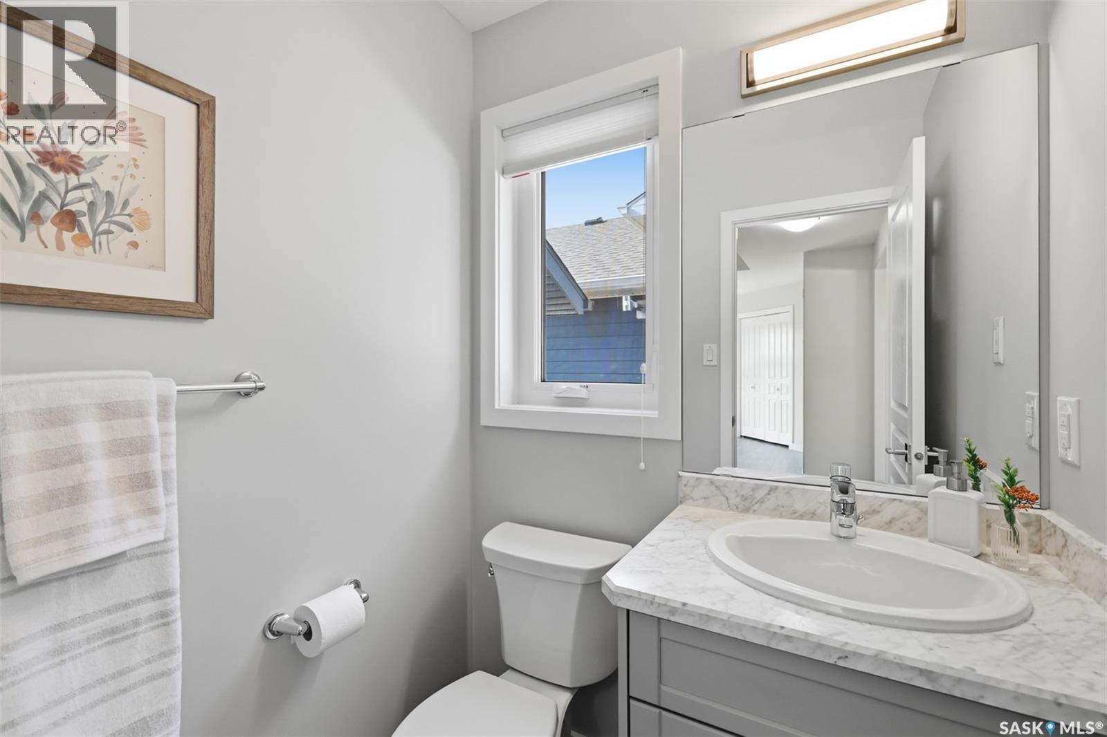 812 1St Avenue N, Warman, SK - Indoor Photo Showing Bathroom