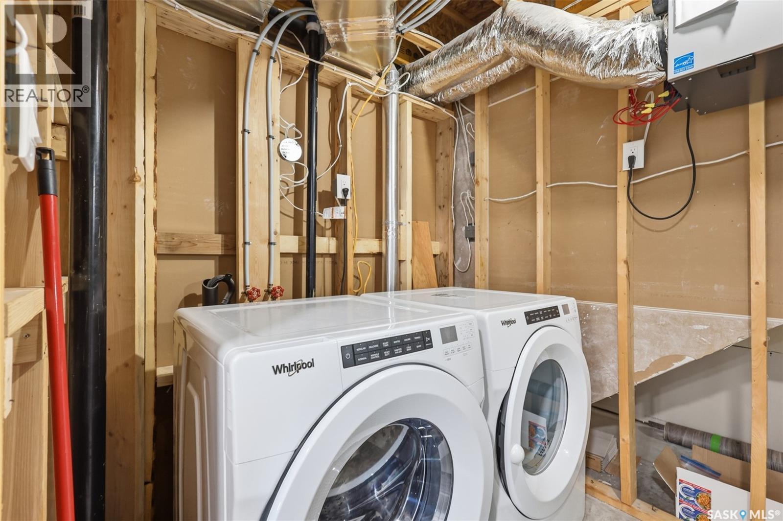 812 1St Avenue N, Warman, SK - Indoor Photo Showing Laundry Room