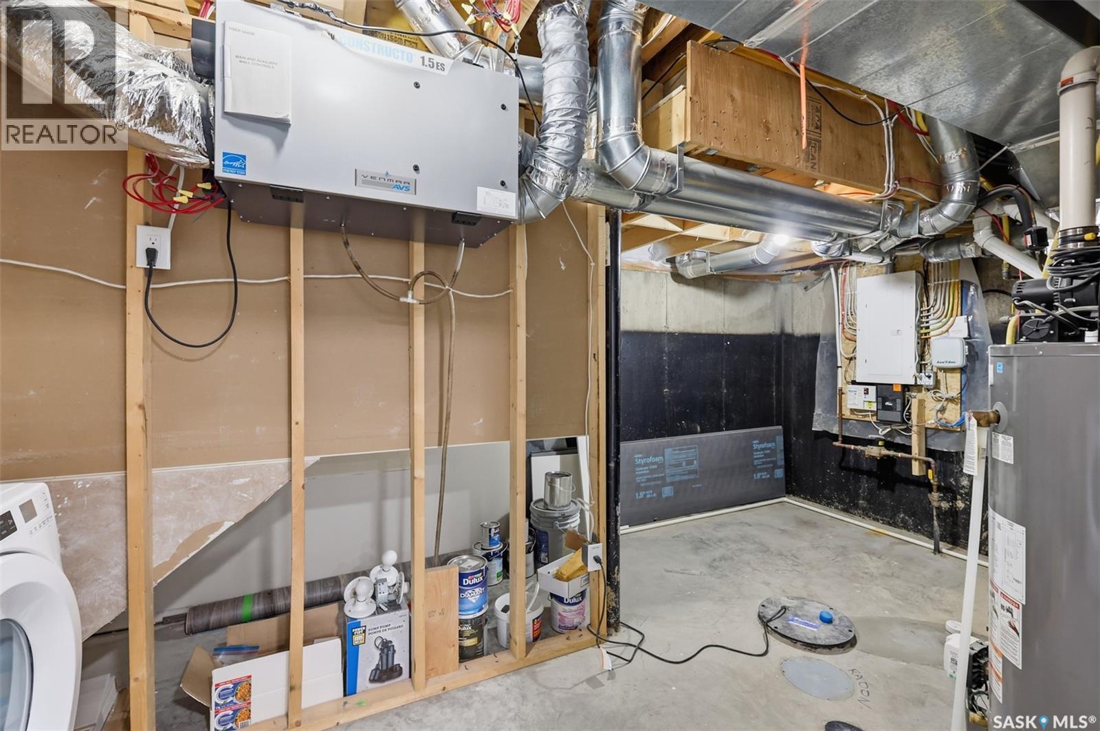812 1St Avenue N, Warman, SK - Indoor Photo Showing Basement