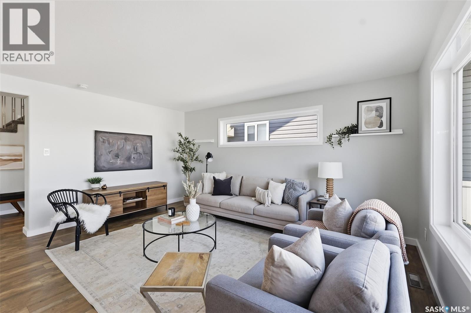 812 1St Avenue N, Warman, SK - Indoor Photo Showing Living Room