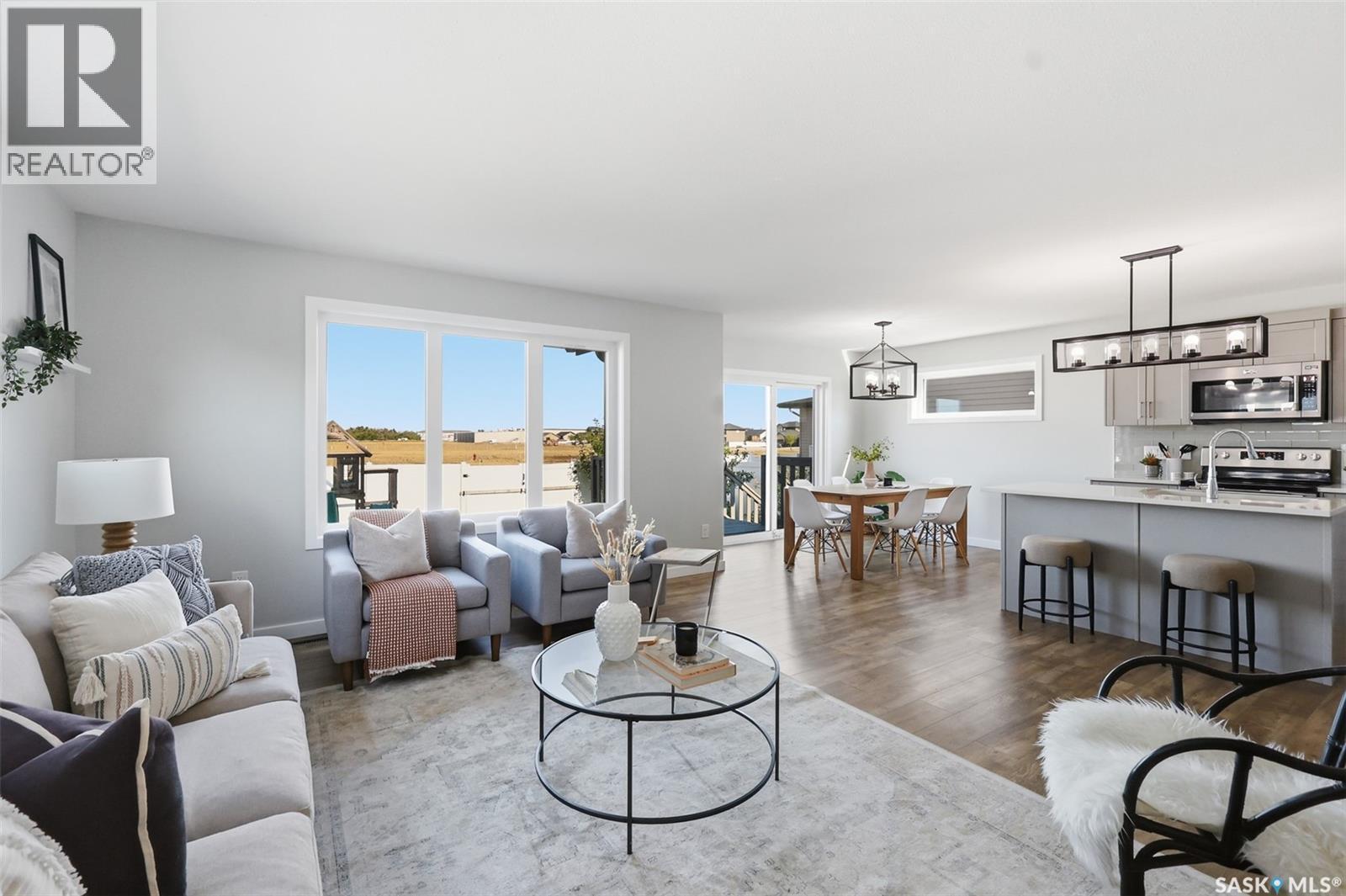 812 1St Avenue N, Warman, SK - Indoor Photo Showing Living Room