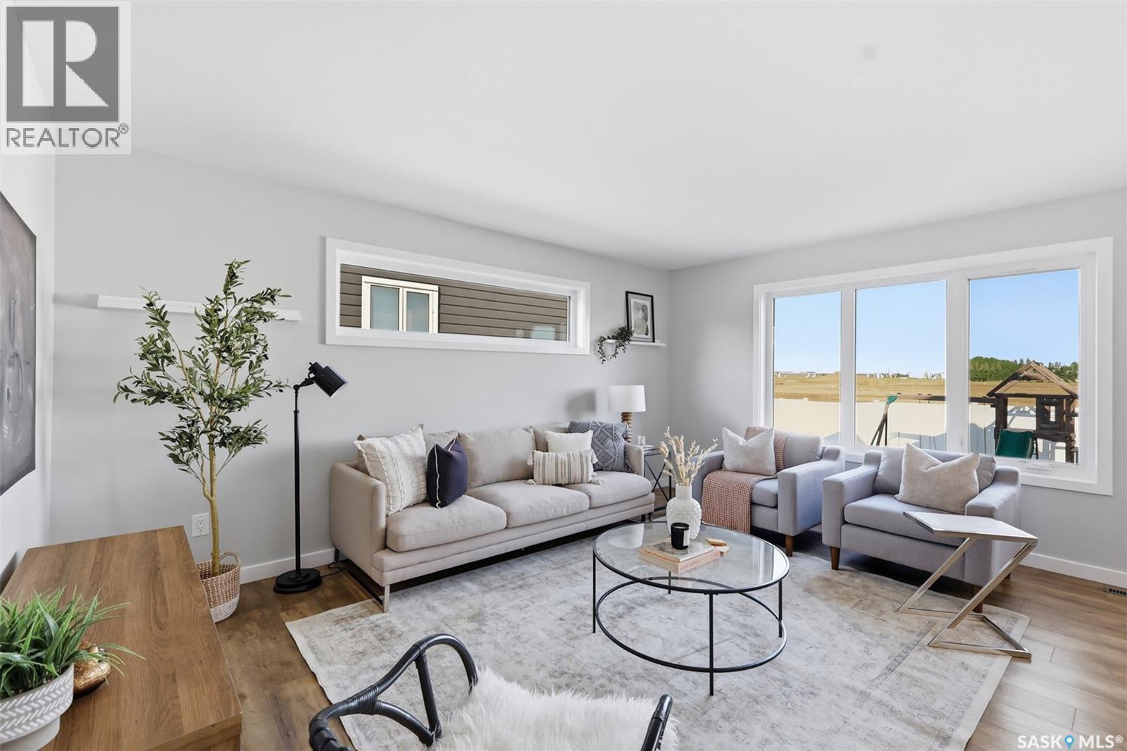 812 1St Avenue N, Warman, SK - Indoor Photo Showing Living Room