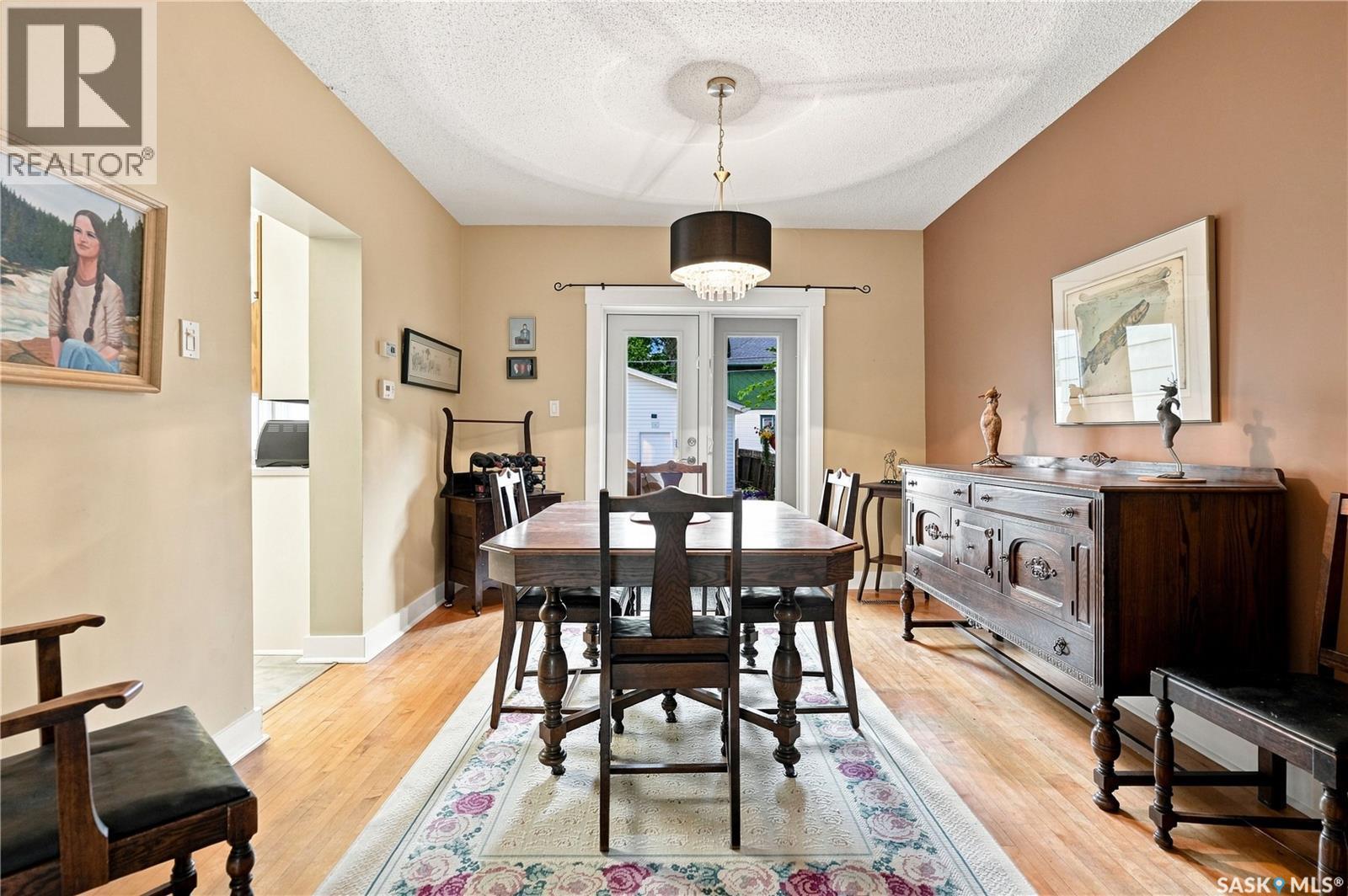 3208 Victoria Avenue, Regina, SK - Indoor Photo Showing Dining Room