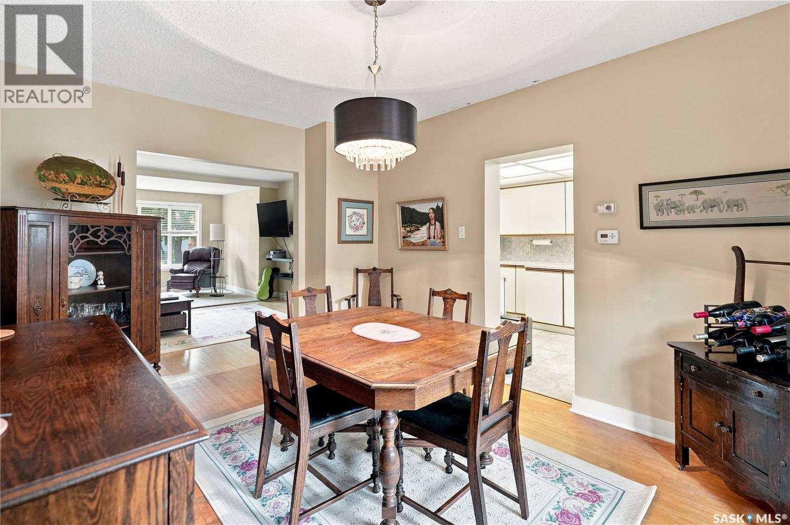 3208 Victoria Avenue, Regina, SK - Indoor Photo Showing Dining Room