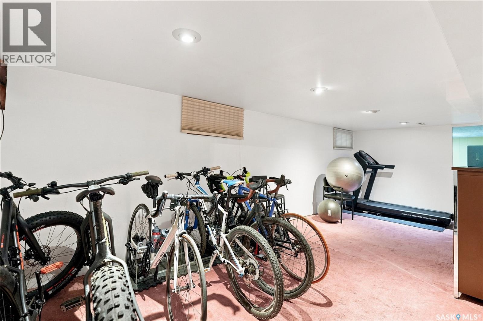 3208 Victoria Avenue, Regina, SK - Indoor Photo Showing Gym Room