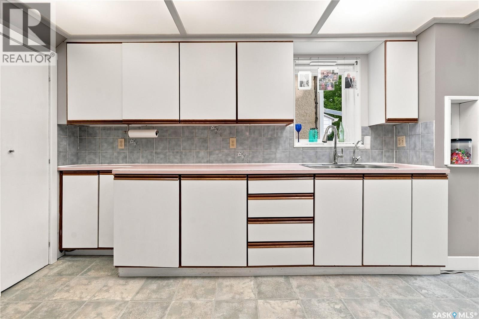 3208 Victoria Avenue, Regina, SK - Indoor Photo Showing Kitchen With Double Sink