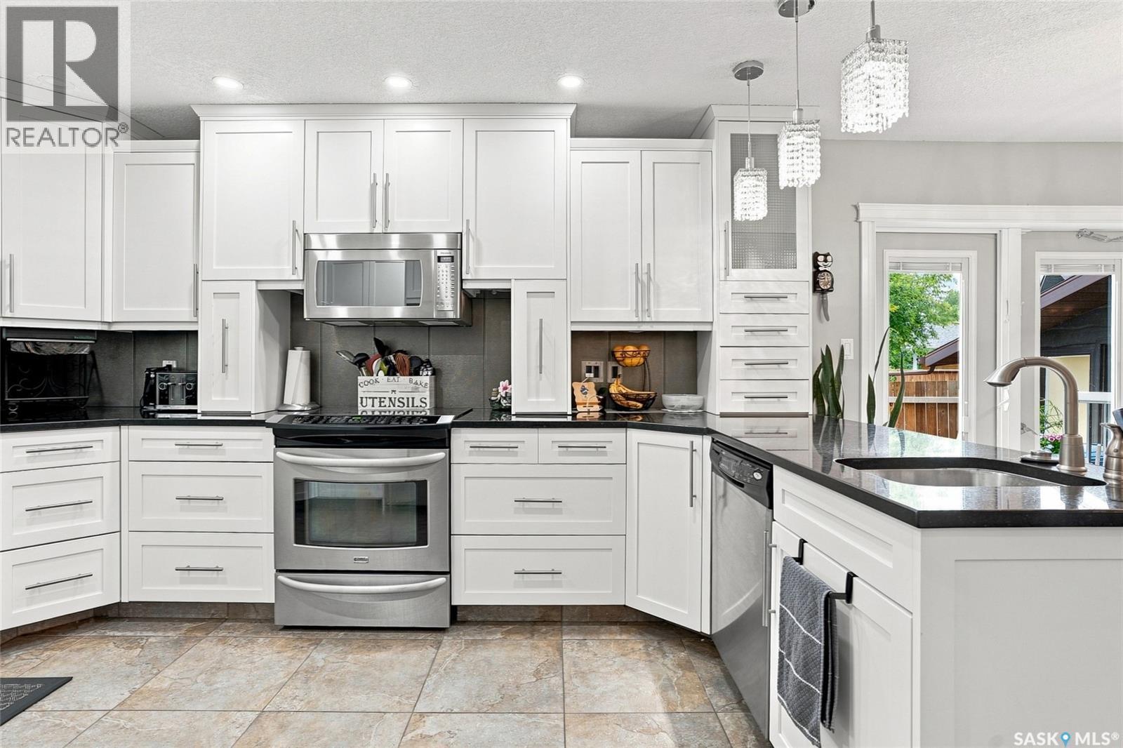 223 Egnatoff Crescent, Saskatoon, SK - Indoor Photo Showing Kitchen With Upgraded Kitchen