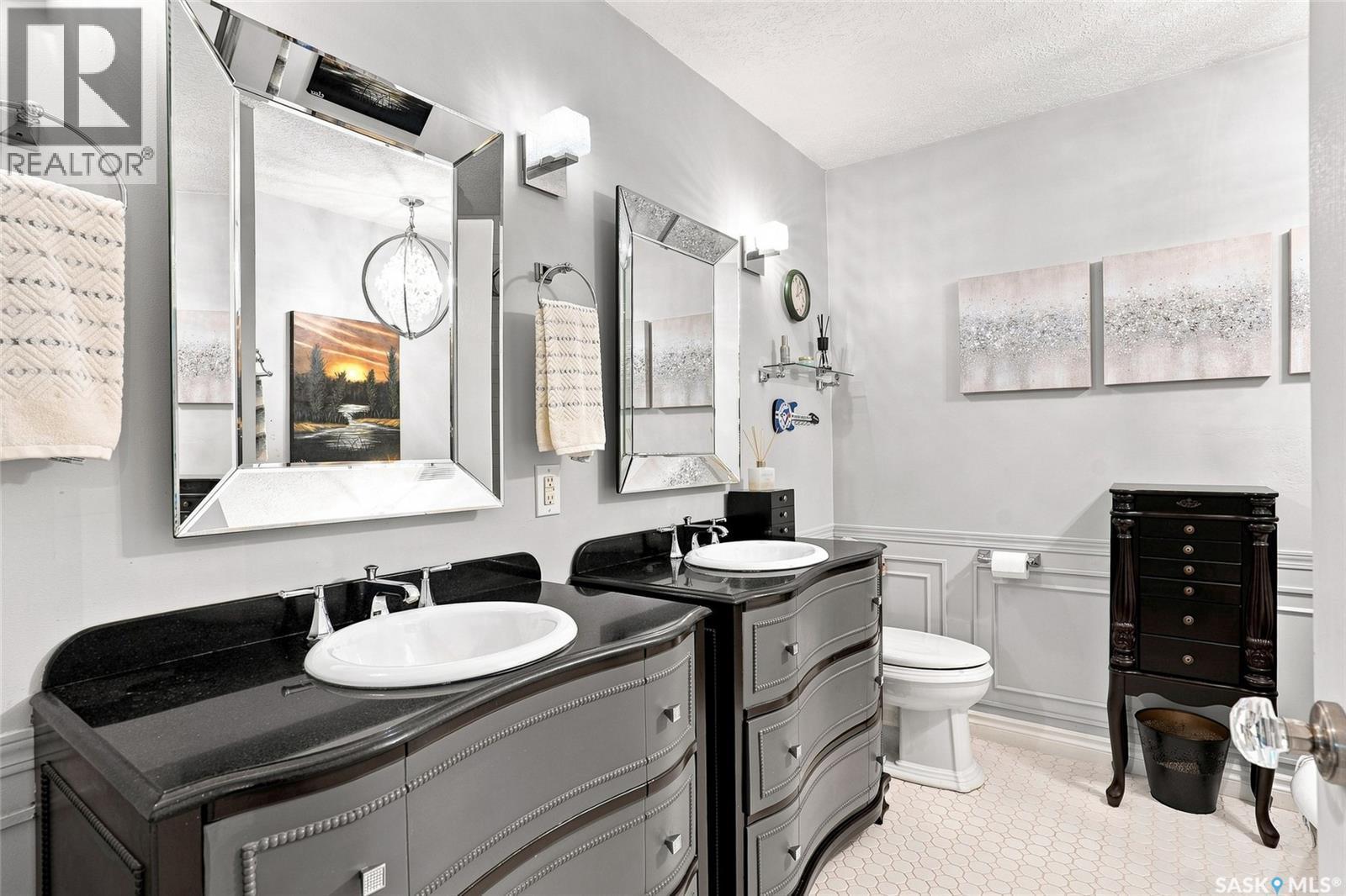 223 Egnatoff Crescent, Saskatoon, SK - Indoor Photo Showing Bathroom
