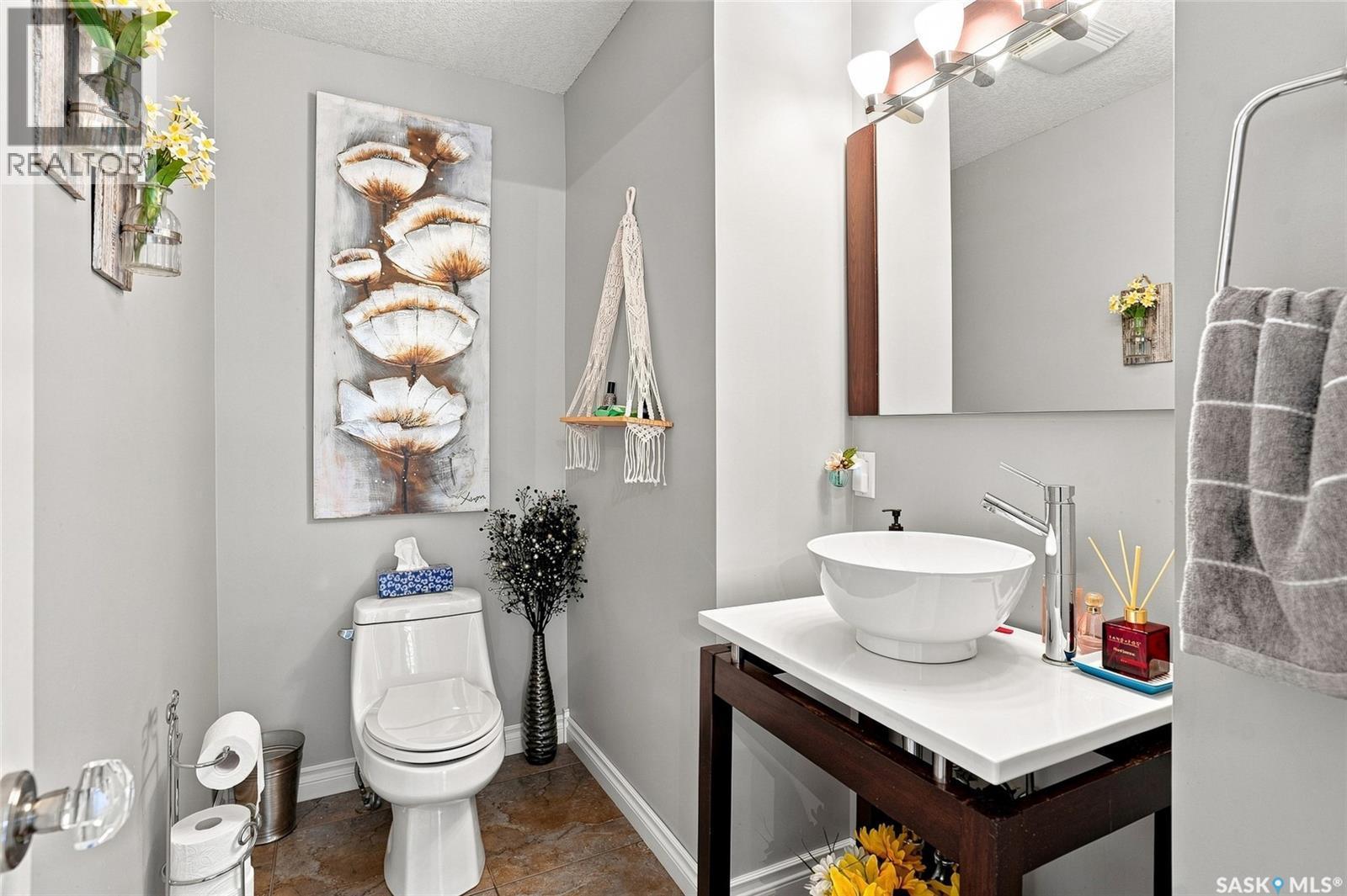 223 Egnatoff Crescent, Saskatoon, SK - Indoor Photo Showing Bathroom