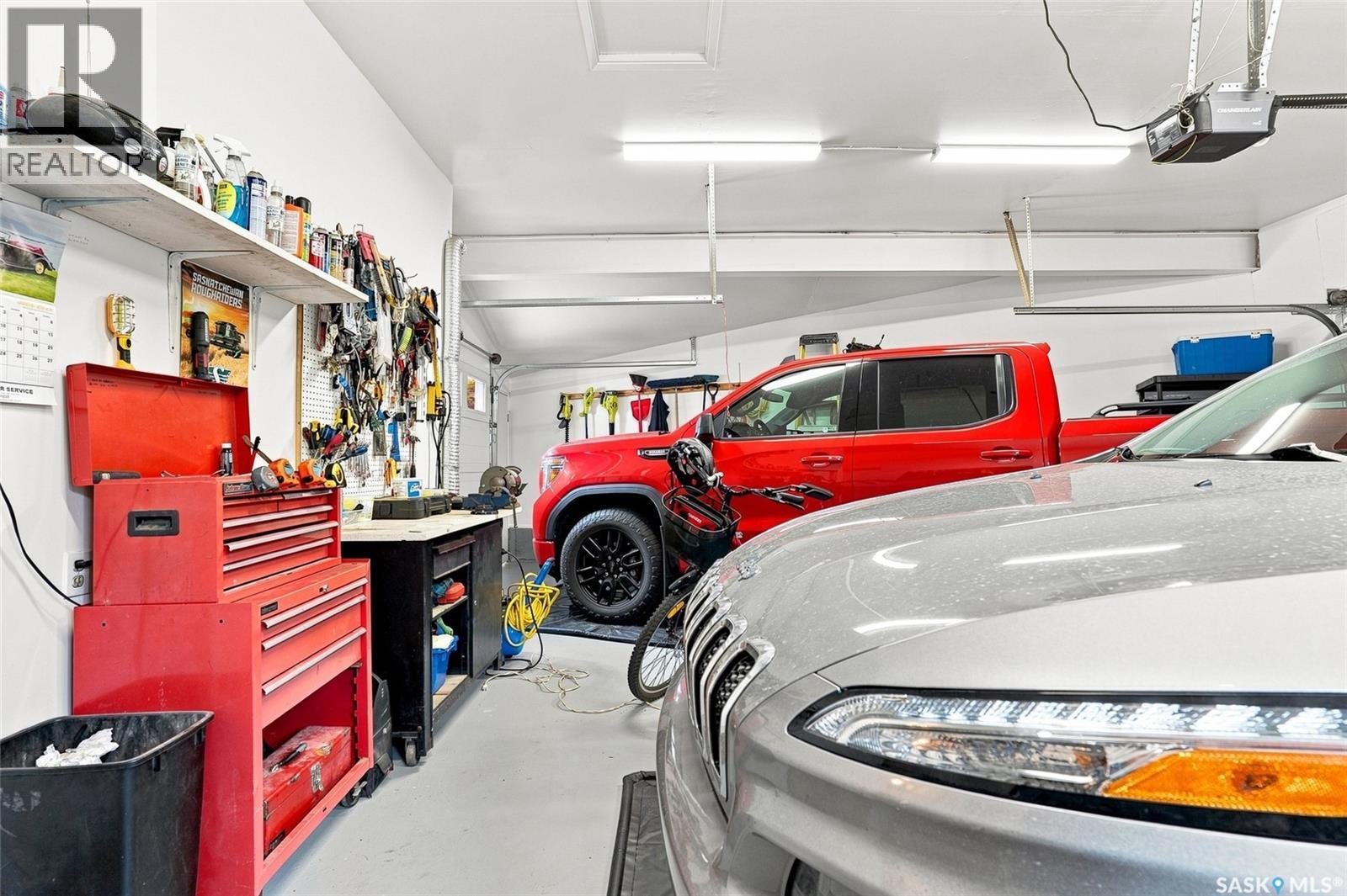 223 Egnatoff Crescent, Saskatoon, SK - Indoor Photo Showing Garage