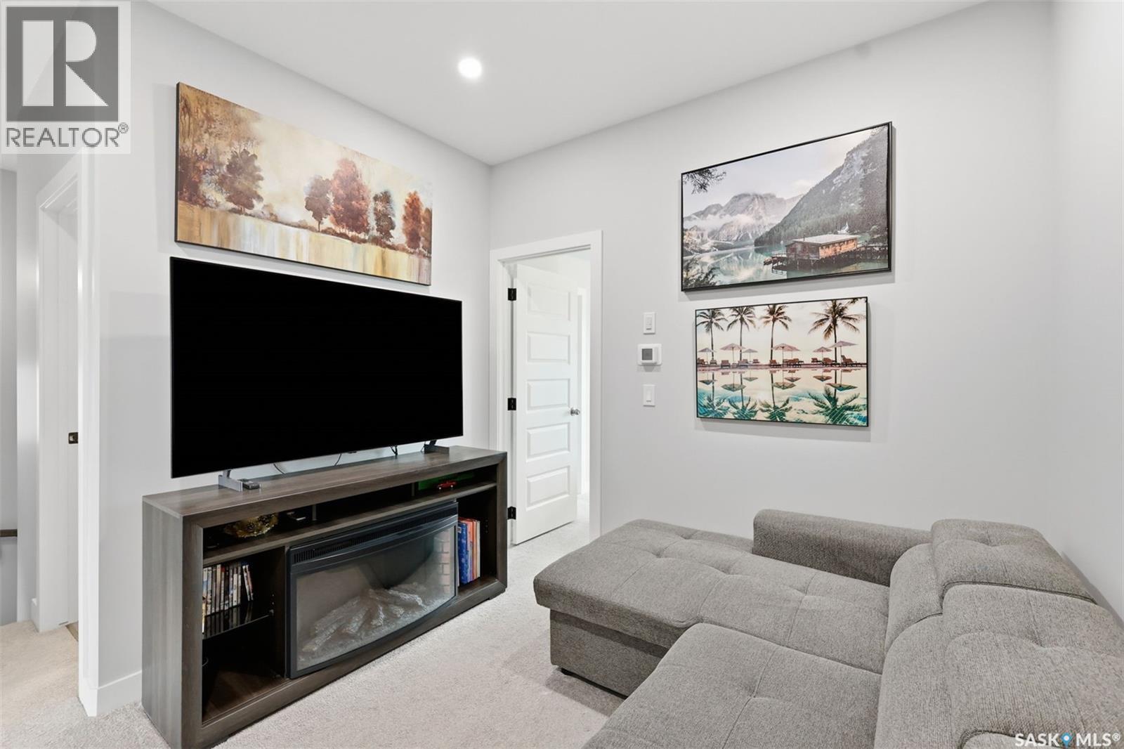 258 Brighton Boulevard, Saskatoon, SK - Indoor Photo Showing Living Room