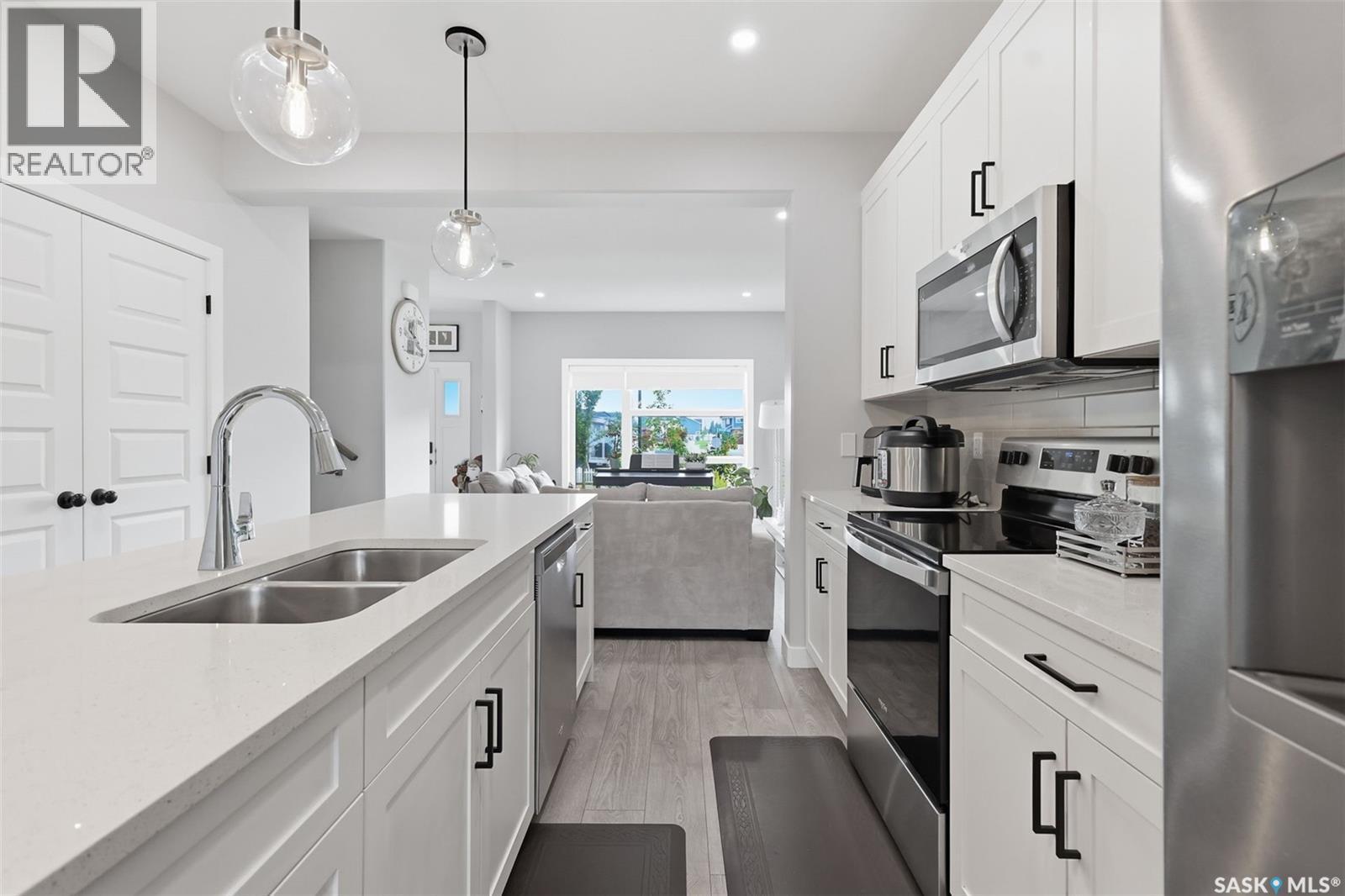 258 Brighton Boulevard, Saskatoon, SK - Indoor Photo Showing Kitchen With Double Sink With Upgraded Kitchen