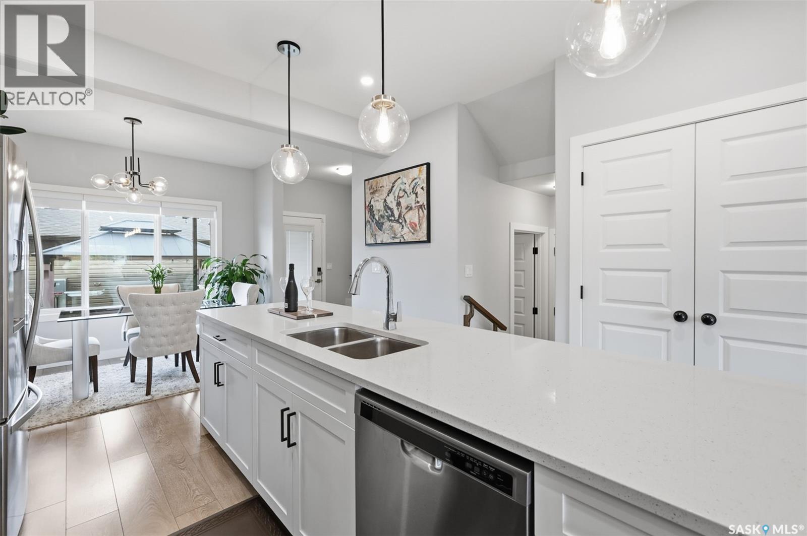 258 Brighton Boulevard, Saskatoon, SK - Indoor Photo Showing Kitchen With Double Sink With Upgraded Kitchen