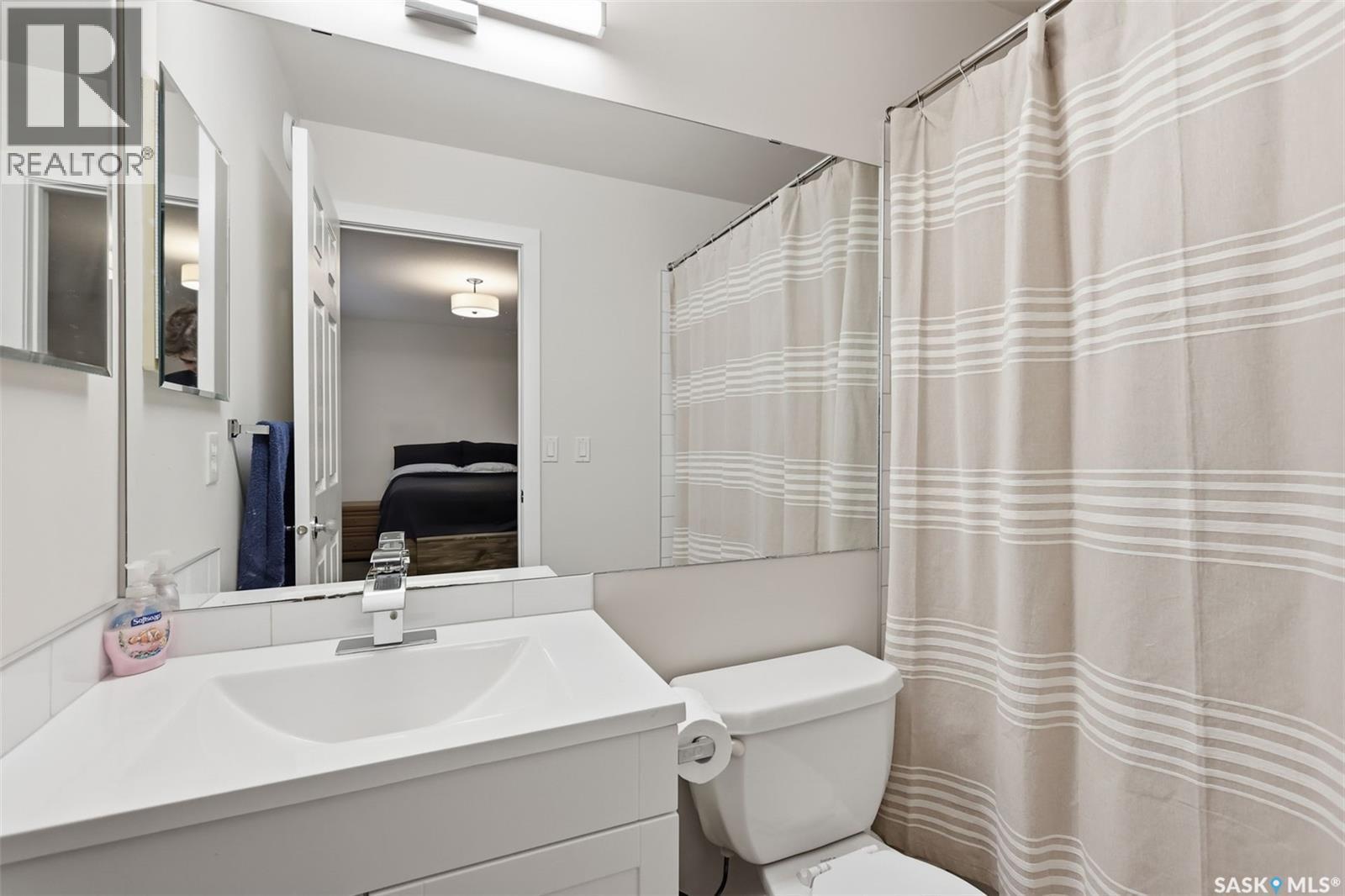 306 Kucey Crescent, Saskatoon, SK - Indoor Photo Showing Bathroom
