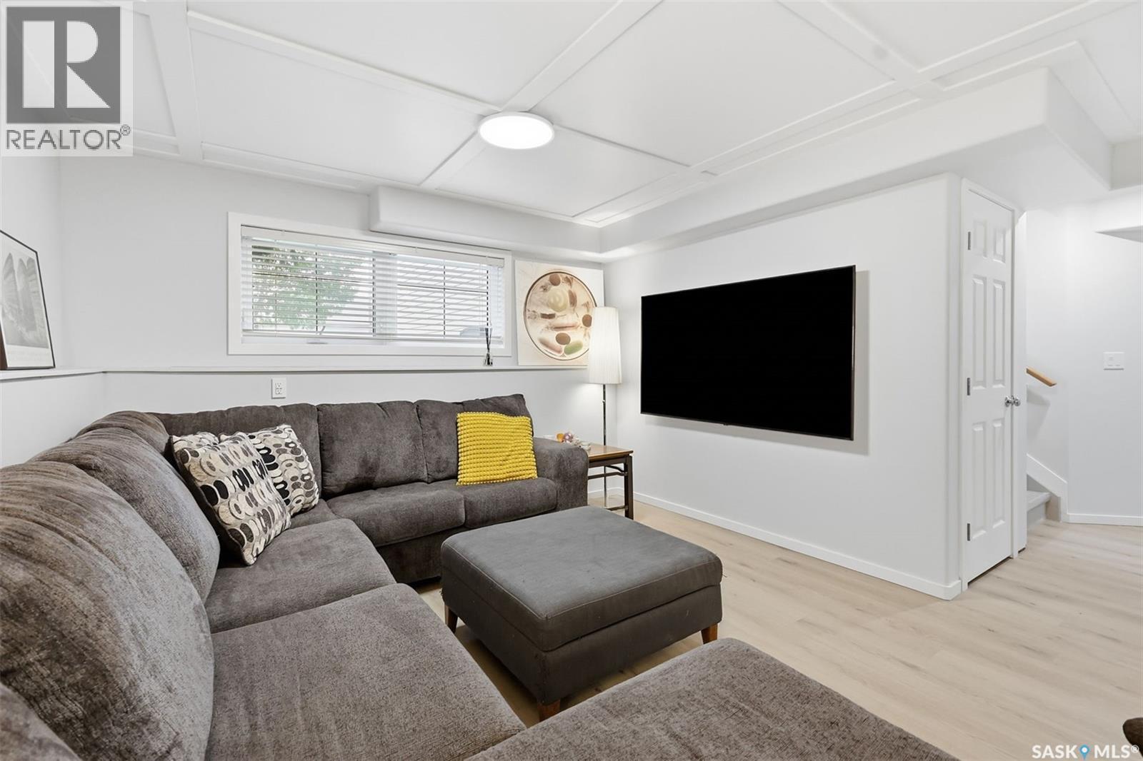 306 Kucey Crescent, Saskatoon, SK - Indoor Photo Showing Living Room